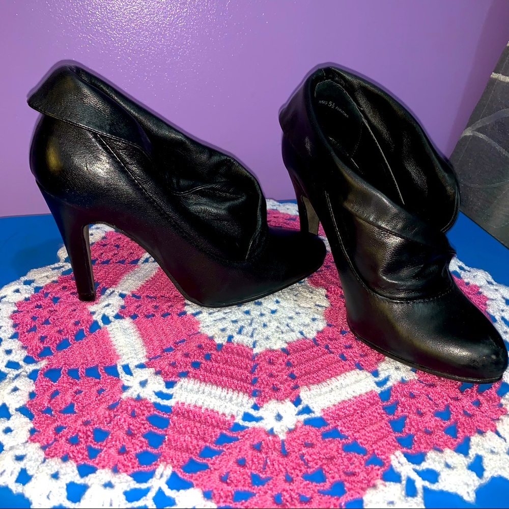 Brand= Report, Color black